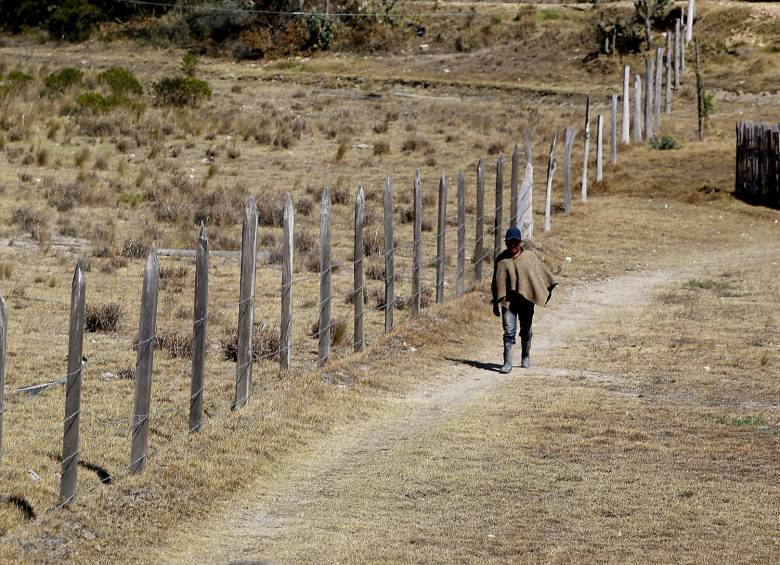 A pesar de las altas temperaturas que se registran en algunas zonas del país, el Ideam advirtió que se presentarán lluvias en algunas regiones. No se descartan tormentas eléctricas. Las autoridades piden no bajar la guardia. FOTO julio césar herrera
