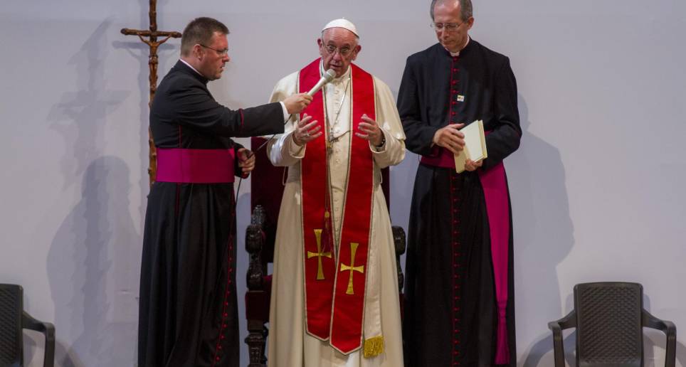 Papa Francisco en el encuentro con la comunidad religiosa en la Plaza de toros La Macarena. Foto: Juan Antonio Sánchez