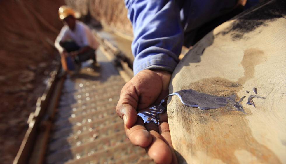 El mercurio recorre silencioso las venas de Antioquia. Por lo menos 100 toneladas de este metal ingresan a las más de 1.500 minas de oro que hay en Antioquia. FOTO MANUEL SALDARRIAGA