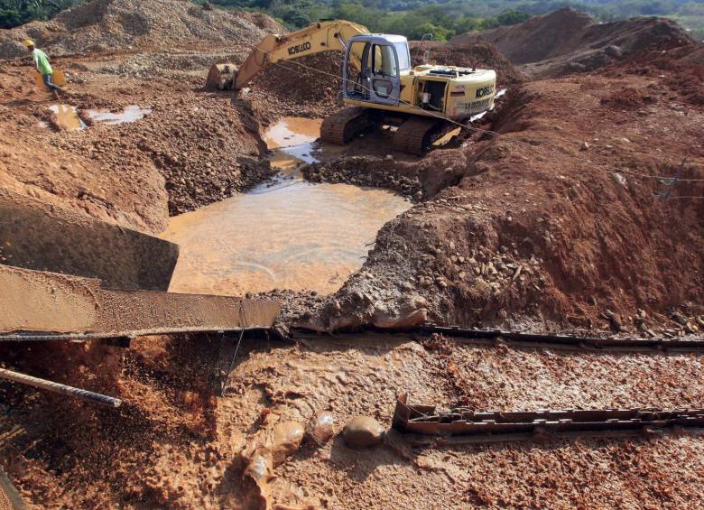Por estas parrillas de selección pasa el oro en partículas muy finas y es atrapado por el mercurio, el cual realiza un proceso conocido como amalgamación. FOTO MANUEL SALDARRIAGA