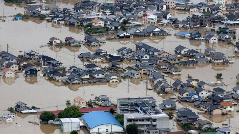 El país ha enfrentado grandes terremotos por décadas pero las lluvias no habían sido una preocupación mayor. Los rescates siguen en busca de los desaparecidos. Las condiciones climáticas extremas aumentan en la época estival de lluvias y tifones. Foto: EFE