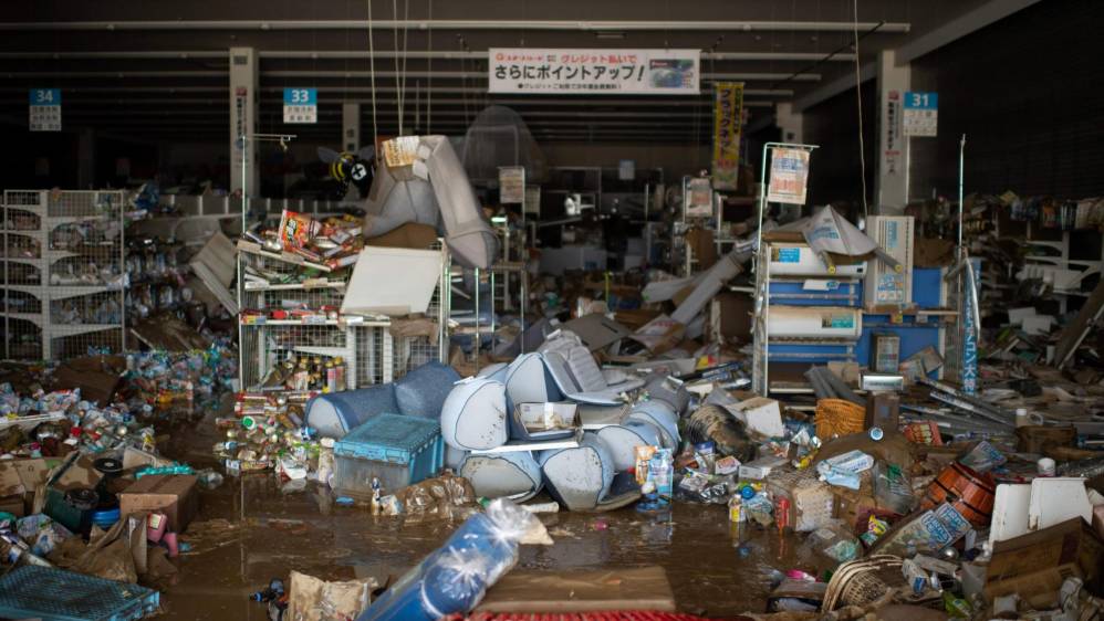 El país ha enfrentado grandes terremotos por décadas pero las lluvias no habían sido una preocupación mayor. Los rescates siguen en busca de los desaparecidos. Las condiciones climáticas extremas aumentan en la época estival de lluvias y tifones. Foto: AFP
