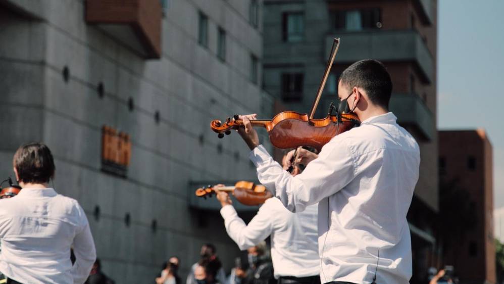 El grupo arrancó su presentación con el Canon de Pachelbel. Foto: cortesía Filarmed