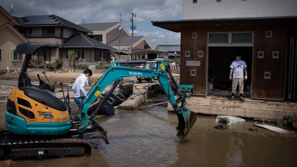 El país ha enfrentado grandes terremotos por décadas pero las lluvias no habían sido una preocupación mayor. Los rescates siguen en busca de los desaparecidos. Las condiciones climáticas extremas aumentan en la época estival de lluvias y tifones. Foto: AFP