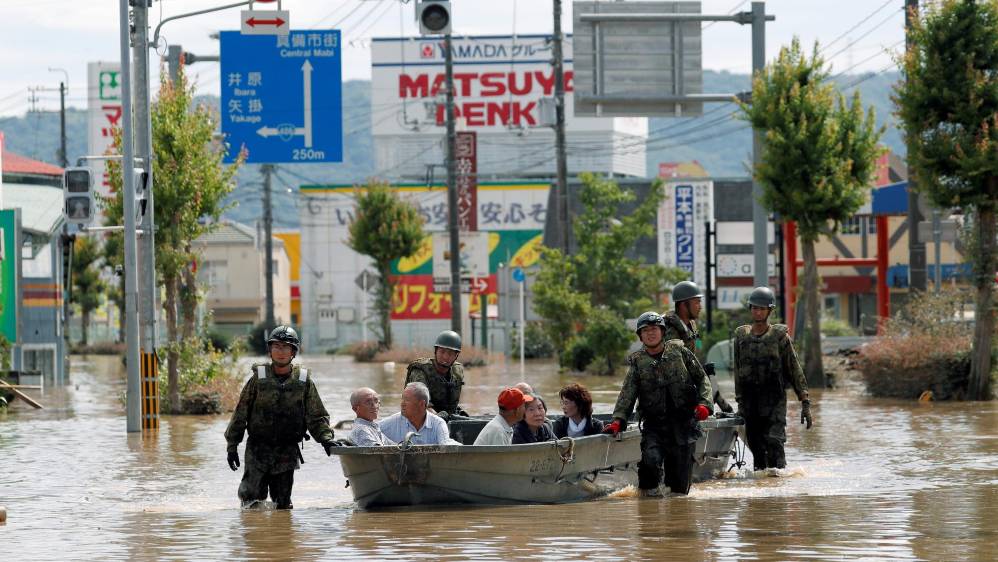 El país ha enfrentado grandes terremotos por décadas pero las lluvias no habían sido una preocupación mayor. Los rescates siguen en busca de los desaparecidos. Las condiciones climáticas extremas aumentan en la época estival de lluvias y tifones. Foto:Reuters