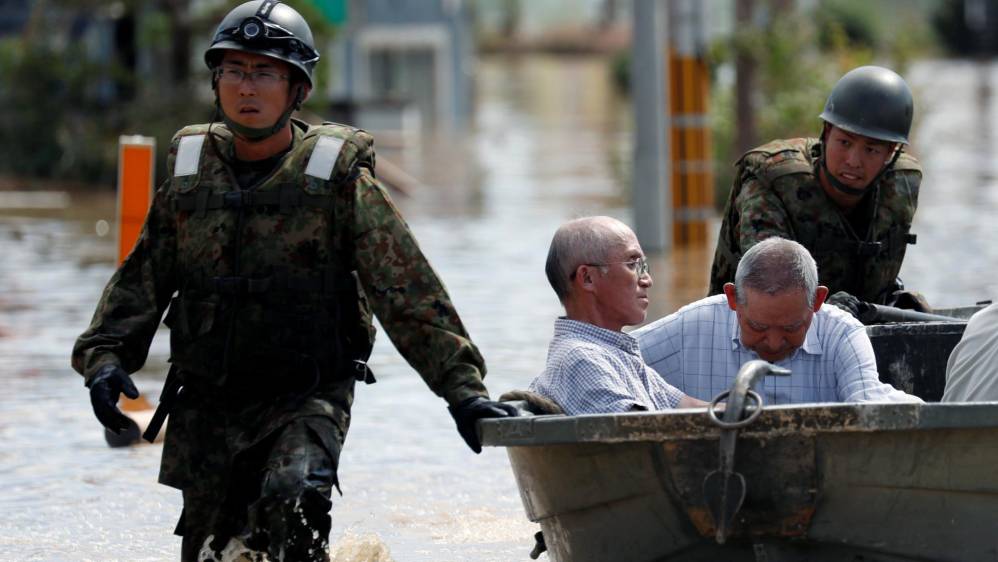 El país ha enfrentado grandes terremotos por décadas pero las lluvias no habían sido una preocupación mayor. Los rescates siguen en busca de los desaparecidos. Las condiciones climáticas extremas aumentan en la época estival de lluvias y tifones. Foto: Reuters