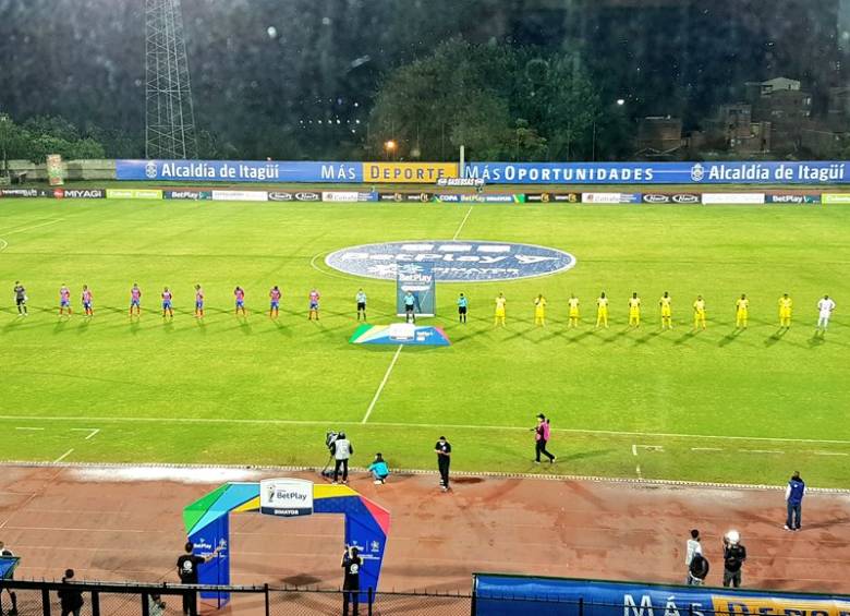 El encuentro se disputó en el estadio de Ditaires. FOTO CORTESÍA LEONES